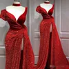Korta ärmar Röda aftonklänningar Modig High Split paljetter sjöjungfru Satin Ruched veck Custom Made Designer Prom Party Gowns Plus Size