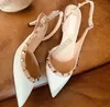 2020 Sommardesigner Heels Stilettos Rivets skor Pekade klänningskor Heel Shoes Sandaler Nytt europeiskt mode