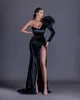 2020 Schwarz Samt Meerjungfrau Abendkleider Sexy Eine Schulter Langarm Prom Kleid Side Split Formale Party Tragen Robe de Soiree269N