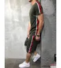 Fatos de treino dos homens Conjunto de roupas de listra casual de verão Tarja Cor Costura Conjunto de esportes de manga curta Mens Roupas de verão