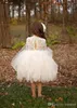 Nuovo abito da ballo bianco cupcake gonfio corto di fiori di fiori da bambino abiti a trasporto a 3/4 maniche da ginocchio per tulle d'abito di comunione