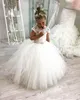 Nyaste vita bollklänning Flower Girl Dresses for Weddings Jewel Backless Kortärmad Sash Beading First Communion Dress Kids Födelsedagklänningar