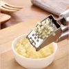Garlic Cutter Presses Tools Stainless Steel Garlics Presser With Handle Kitchen Ginger Squeeze Fruit Vegetable Crusher Cooking BH2814 TQQ
