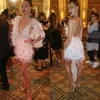Luxuriöse Feder-Cocktailkleider 2020 mit tiefem V-Ausschnitt und Perlenstickerei, kurze Abendkleider, Yousef Aljasmi, Party-Anlasskleid