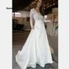 Suknia ślubna z długim rękawem v szyja a liniowe aplikacje koronkowe satynowe satynowe sukienkę ślubną z kieszenią