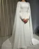 Witte lange mouw een lijn Arabische Dubai Trouwjurk met Cape Kant Applicaties Plus Size Satin Vestido de Novia Dames Bruidsjurken