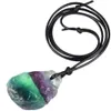 Collana con pendente in pietra di fluorite irregolare naturale con cordino cerato, gioielli di energia curativa al quarzo di cristallo di fluorite arcobaleno