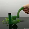 Une nouvelle gourde de couleur a plié une pipe en verre