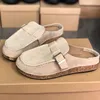 Kvinnor Sandaler Slides Designer Mules Tofflor Sommar Rund Toe Flip Flops PU Läder Strand Flat Slipper 5 Färger Stor storlek 35-43 No19