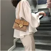 デザイナー - 小クリアブランドデザイナーバッグ女性メッセンジャーバッグチェーンショルダーバッグ女性リベット透明スクエアPUハンドバッグ
