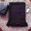 180 * 70cmの素敵な古典的な高級デザイナースカーフ冬の暖かい特大のスカーフ冬のスカーフTassels Shawl Black White