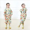 Barn Rain Jumpsuit Hooded Raincoat Hög sikt Reflekterande Rainsuit Rainwear Andningsbara regnrockar för barn Boy Girl Studenter BYP578