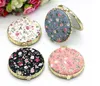 1pc Mini Compact Speglar Hart Shape Pocket Mirror Floral Två Side Folding Make Up Spegel Kvinnor Vintage för Gift 16Kolor