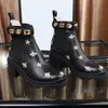 2019 mode kvinnor skor mode brittiska stövlar rund tå martin stövlar spänne band chunky heel runda tår rhinestone märke ankel stövlar 35-42