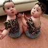 4PCs nya mode baby tjejer kläder set 2020 Sommar Backless Leopard T-shirt Toppar + Denim Shorts Bloomers Headband Bebek Giyim