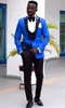Klasyczne Designe Royal Blue Groom Tuxedos Mężczyźni Ślub Tuxedos Doskonałe Mężczyźni Business Dinner Prom Blazer 3 szt. Garnitur (Kurtka + spodnie + krawat + kamizelka) 12