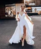 Strand een lijn trouwjurken off shoulder lange mouwen appliques birdal jurken sexy kant gespleten backless gewaden