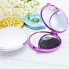 Vintage Handspeglar Pocket Spegel Mini Compact Speglar Tjej Dubbelsidig Vikta Hollow Out Makeup Mirror Radom Färger