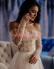 Splendidi abiti da sposa con perle con maniche lunghe Sheer Arabic Vestido de novia Abito da sposa sexy Country Split Abiti da sposa economici