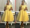 Daffodil Curto Cocktail Homecoming Vestidos Jóia Pescoço Mangas Curtas Puffy Tule Joelho Comprimento Curto Prom Vestido Formal Vestidos Formal Feito Personalizado