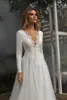 Fabuleux dentelle dos nu robes de mariée appliqué col en V profond manches longues robes de mariée une ligne balayage Train robe de mari￩e