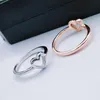 Mode Elegant Temperament Smycken Kvinnor Tjejer Vit Silvery Engagement Ring Classic Hurt Shape Rings Gratis frakt