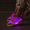 Ledde tränare natt löparskor mode färgglada lysande sneakers män kvinnor ledd sko topp som säljer droppe frakt