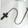 Nya enkla träkors halsband för kvinnor Wood Crucifix hänge med svart brun sträng rep långa kedjor mode smycken