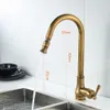 Antiguidade Bronze Torneiras de Cozinha Puxe Frio Frio Quente Swivel Torneira de Água 360 Graus Misturador de Água Pull Down Mixer Taps ELM902AB T200423