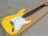 Guitare électrique jaune foncé avec Pickguard blanc, micros 3S, touche en palissandre, manche en érable jaune, offrant des services personnalisés