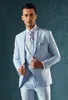 Nieuwe Hoge Kwaliteit Een Knop Lichtblauw Bruidegom Tuxedos Peak Revers Bruidsjonkers Best Man Suits Heren Trouwkostuums (jas + broek + vest + stropdas) 896