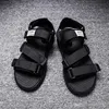 NYA europeisk märkesdesigner Sandalsmen Summer Sandals svart vit BLÅ Anti-halk Snabbtorkande utomhustofflor Soft Water Shoe