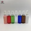 50 set / lotto Flacone spray vuoto da 50 ml, sotto-imbottigliamento in plastica per profumo color caramella con atomizzatore a nebbia bianca per imballaggio cosmetico