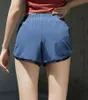 Tasarımcı L02 Yoga Kısa Pantolon Kadın Koşu Şortlu Bayanlar Günlük Yoga Kıyafetleri Yetişkin Spor Giyim Kızları Fitness Wear9632954