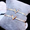 V-Letter BraceletsBangle Designer Bijoux Marque Européenne De Mode Femmes Micro Ensemble Zircon Charm Bracelet pour Femmes De Noce Saint Valentin Cadeau Accessoires SPC