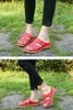 최신 여성 샌들 구두 디자이너 신발 가죽 플랫 플립 플롭 슬라이드 Lidies 야외 비치 슬리퍼 5 색 크기 35-43