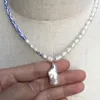 Collana di perle a strisce di perle d'acqua dolce alla moda Collana girocollo di gioielli fatti a mano con ciondolo di perle barocche per regalo quotidiano da donna