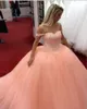 2020 New Hot Peach Puffy Quinceanera Abiti Off Spalla Cristallo Maggiore Perline Puffy Tulle Sweet 16 Plus Size Abito da sera Prom Abito da sera