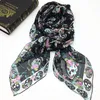 Gros-Nouvelle marque foulards en soie taille 130CM-130CM 100% soie matériel imprimé Les fleurs crânes motif main ourlet suqare écharpe pour les femmes