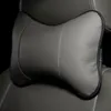 PUレザーの暖かい車の座席の枕穴掘り冬の車のヘッドレストレザーの自動供給首の枕A自動安全枕フリー送料無料