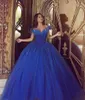 الأزرق الملكي سندريلا فساتين quinceanera ruched مثير قبالة الكتف تول مخصص الكرة ثوب تول الحلو 16 مهرجان ثوب