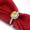 Märke 925 Smycken Sterling Silver Bröllop Brudring Finger Fashion Gold Cushion Cut 3CT 5A Zircon CZ Stone Ringar för kvinnor