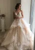 Élégant 2019 Champagne une ligne robes De mariée col en V Appliques dentelle Tulle à plusieurs niveaux dos nu robes De mariée Vestidos De Noiva