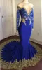 2019 New Sexy Azul Royal Sereia Vestidos de Baile Apliques de Ouro Fora Do Ombro V Neck Mangas Compridas Ilusão Sweep Train Evening Partido Vestidos de Desgaste