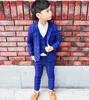 Heißer Verkauf Kinderbekleidung Frühling und Herbst ein Jungenanzug Koreanische Version Streifen Neujahrsanzug dreiteiliges Set Mantel Weste Hose ohne Hemd