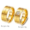 Nuovo anello personalizzato in acciaio inossidabile placcato oro titanio con zirconi abbinati Set di gioielli per amanti della fascia nuziale in vendita all'ingrosso