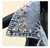 Nuovo design da donna con colletto rovesciato e spalle scoperte, moda sexy, rivetti, jeans denim patchwork, giacca corta casacos