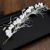 Koreanische handgemachte weiße Blumen mit Federkranz Hochzeit Braut Tiara Haarschmuck