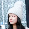 Moda-2018 Cappelli pelosi invernali da donna Velluto in pile all'interno di berretti Cappelli per donne Cappello con pompon Donna Twist Pattern Caps Skullies