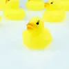 4 cm Wysokiej jakości żółty mini żółta kaczka Pinch Pinch Water Bathing Duck Sounding Toy 9995085